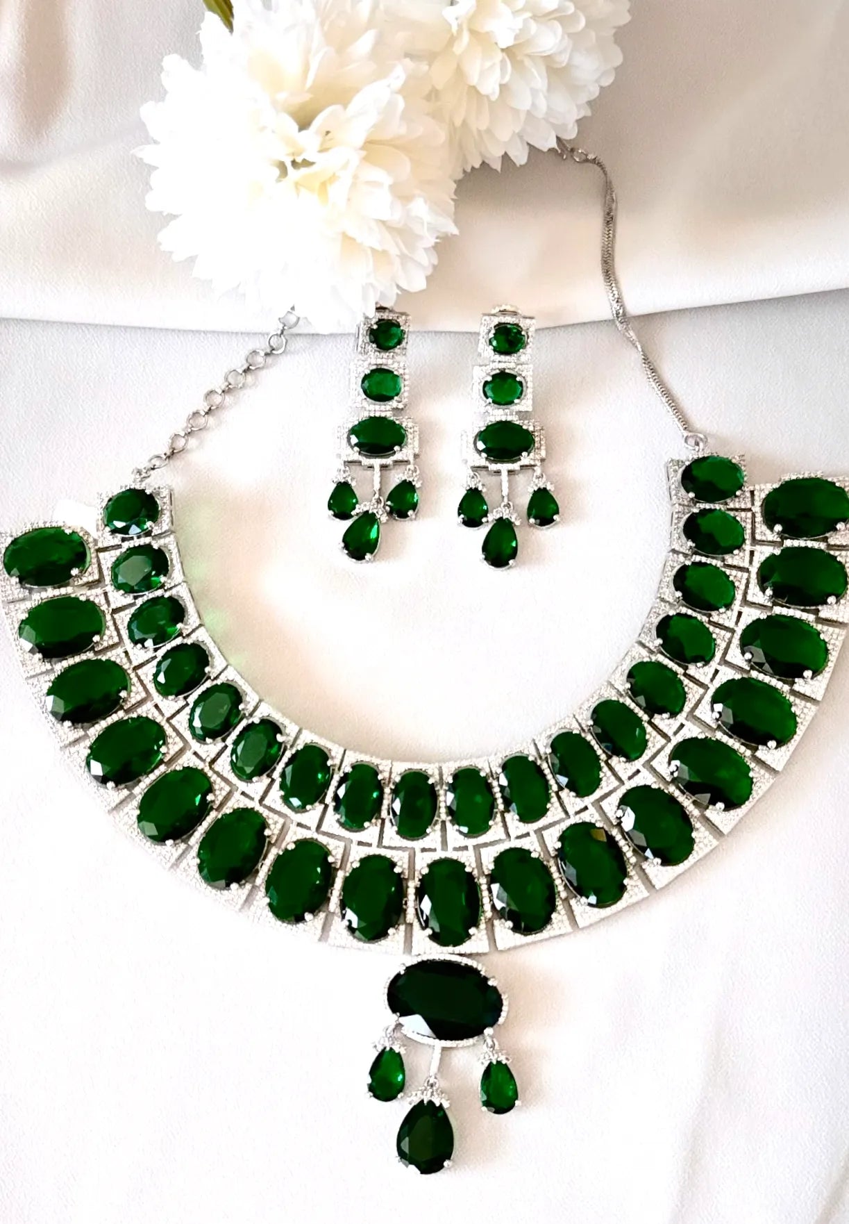 Emerald Dynasty Choker Set