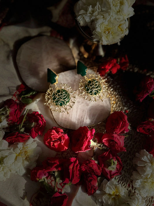 Elegant traditional jewelry set