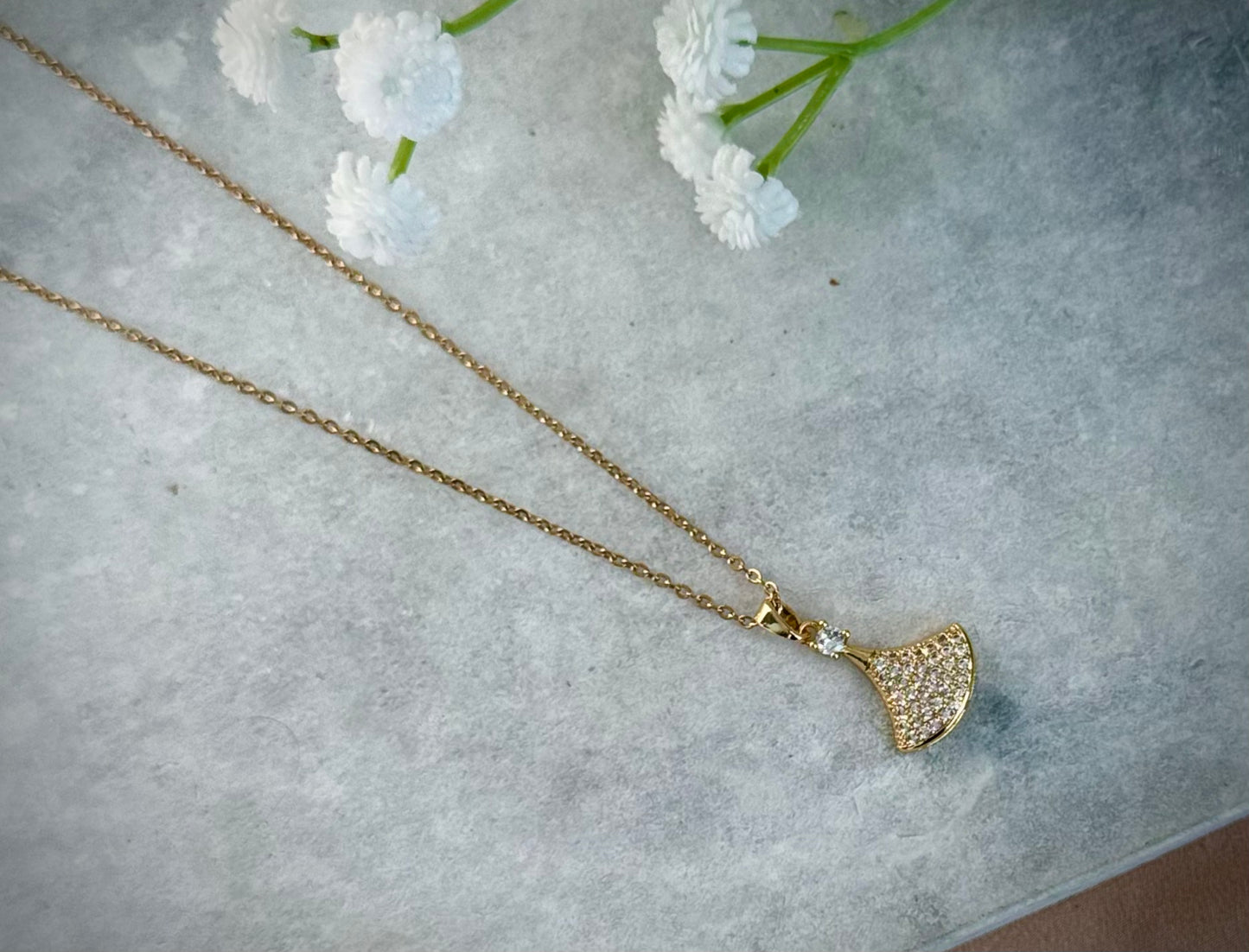 Gold Fan Pendant Necklace – Elegant Polished Finish, Adjustable Chain, Dainty Stone Detailing