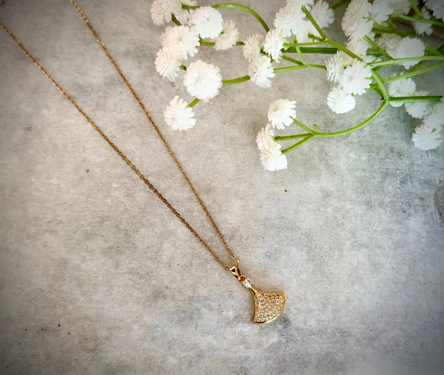 Gold Fan Pendant Necklace – Elegant Polished Finish, Adjustable Chain, Dainty Stone Detailing