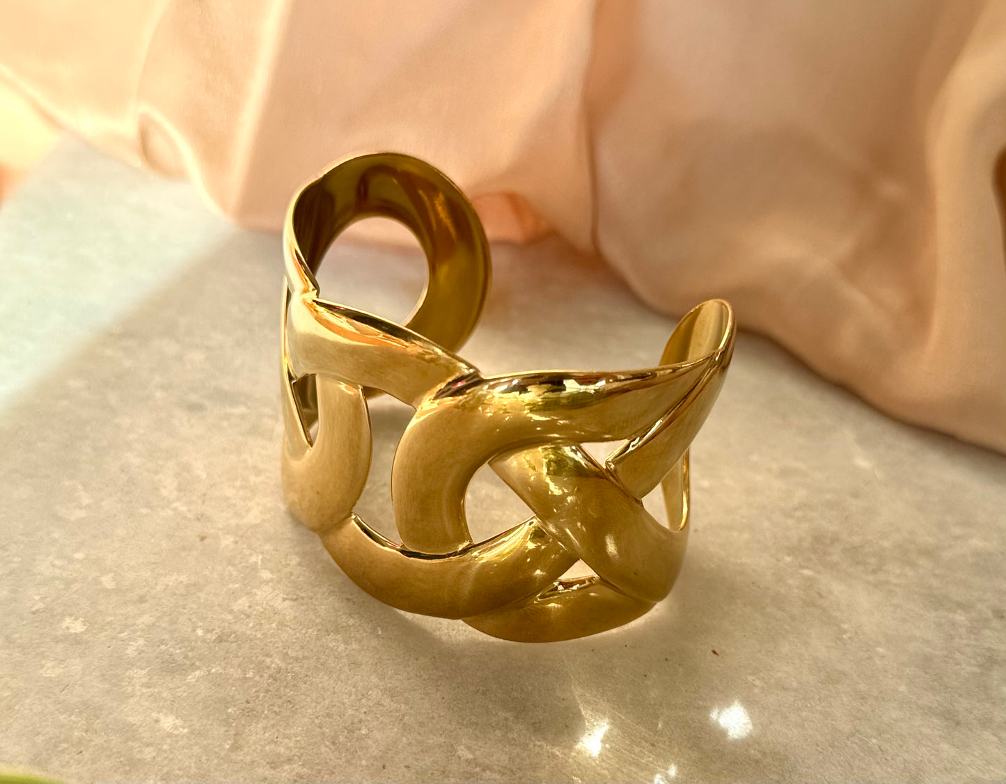 Gold Interlocking Cuff Bracelet – Bold Chunky Open Design