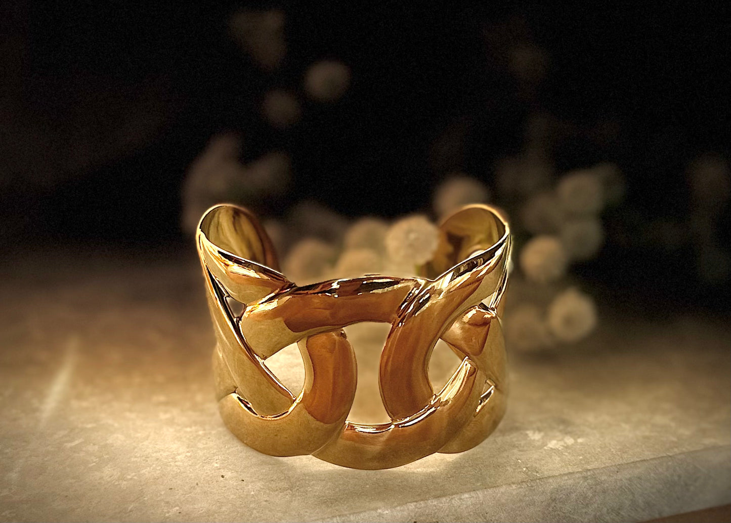 Gold Interlocking Cuff Bracelet – Bold Chunky Open Design