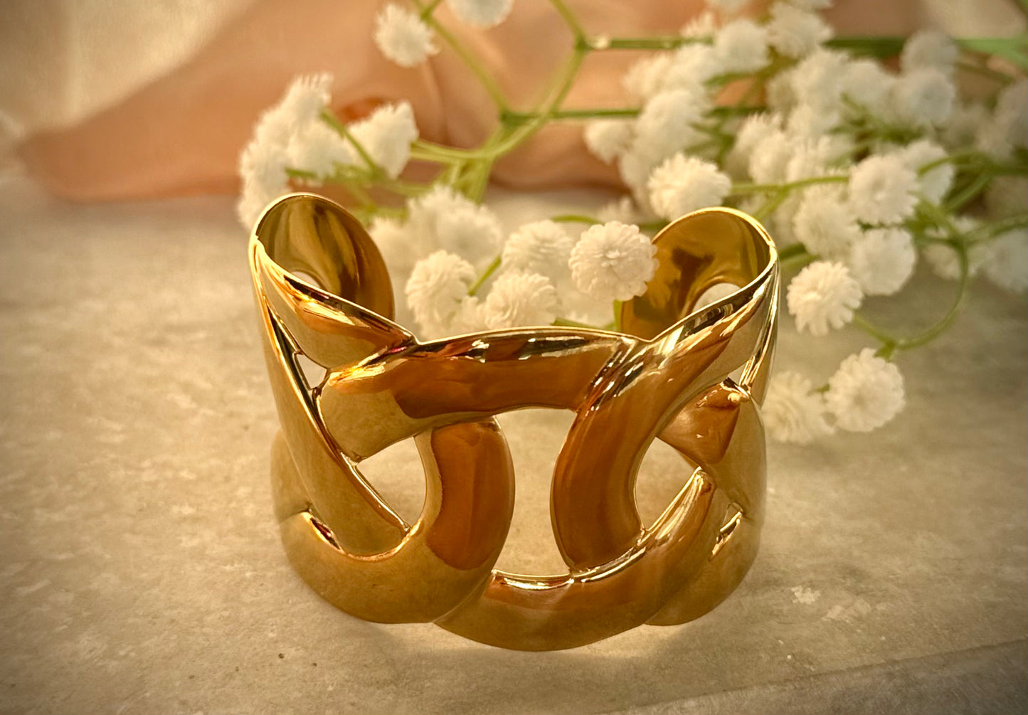 Gold Interlocking Cuff Bracelet – Bold Chunky Open Design