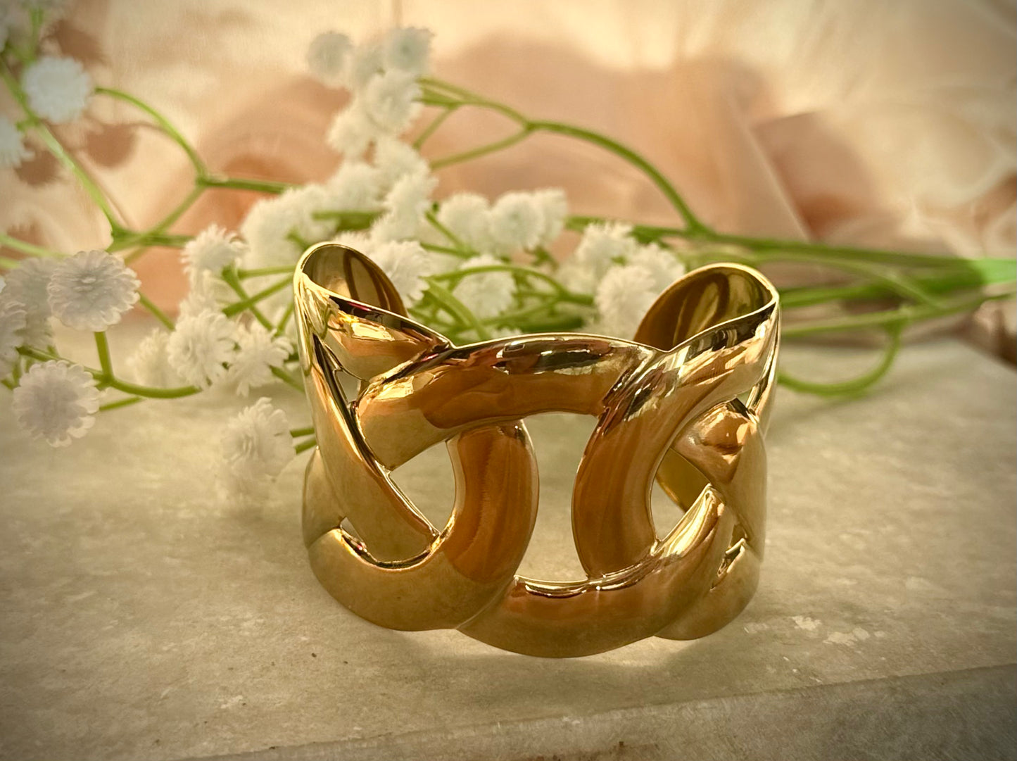 Gold Interlocking Cuff Bracelet – Bold Chunky Open Design