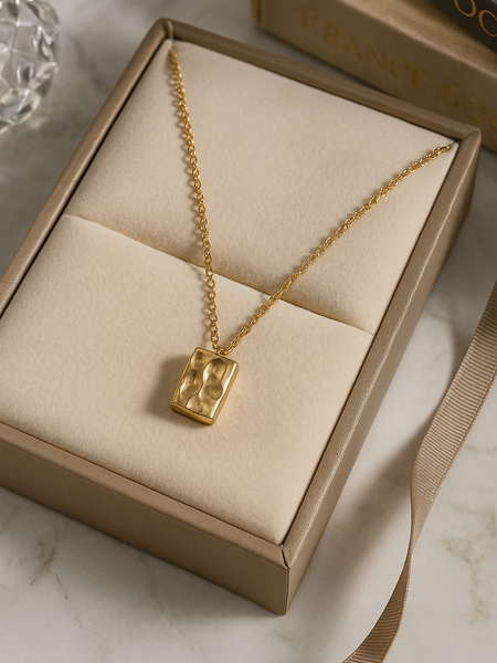 Aurea Hammered Pendant Necklace