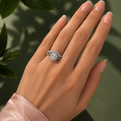 Éclat Pear Halo Ring