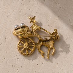 Vintage Pearl Carriage Brooch