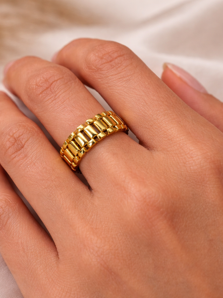 Golden Link Band Ring