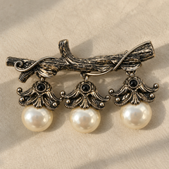 Elowen Victorian Pearl Brooch