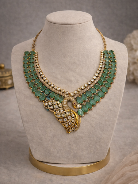 Emerald Swan Heritage Necklace Set