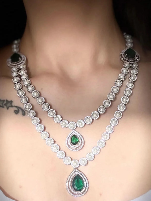 Pearl Empress set with pearls and emeralds