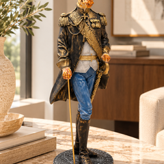 The Royal Giraffe – Commander Sculpture