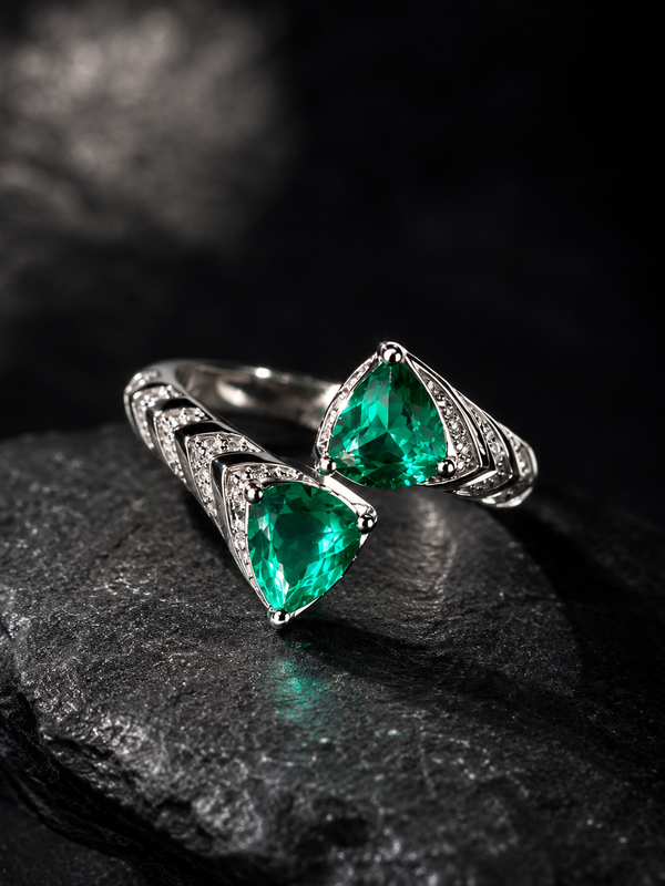 Zümra Emerald Twin Ring