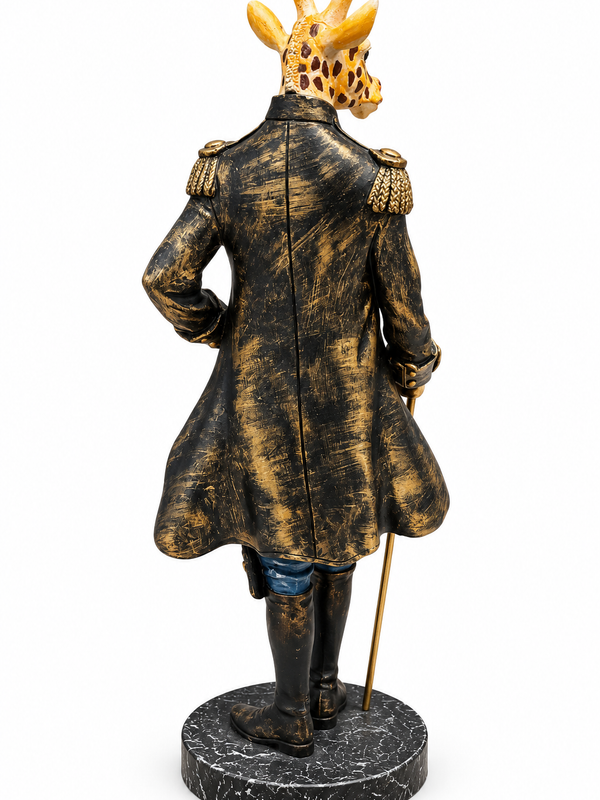 The Royal Giraffe – Commander Sculpture