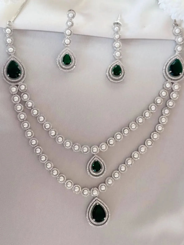 Pearl Empress set with pearls and emeralds