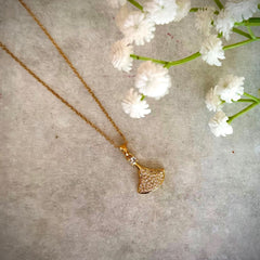 Gold Fan Pendant Necklace – Elegant Polished Finish, Adjustable Chain, Dainty Stone Detailing