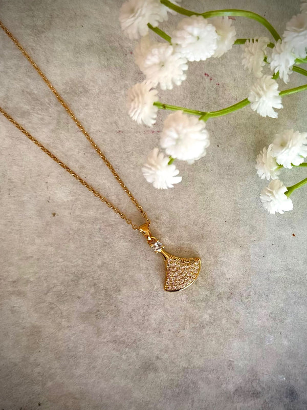 Gold Fan Pendant Necklace – Elegant Polished Finish, Adjustable Chain, Dainty Stone Detailing