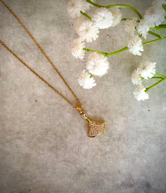 Gold Fan Pendant Necklace – Elegant Polished Finish, Adjustable Chain, Dainty Stone Detailing