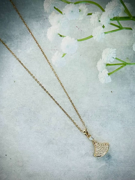 Gold Fan Pendant Necklace – Elegant Polished Finish, Adjustable Chain, Dainty Stone Detailing
