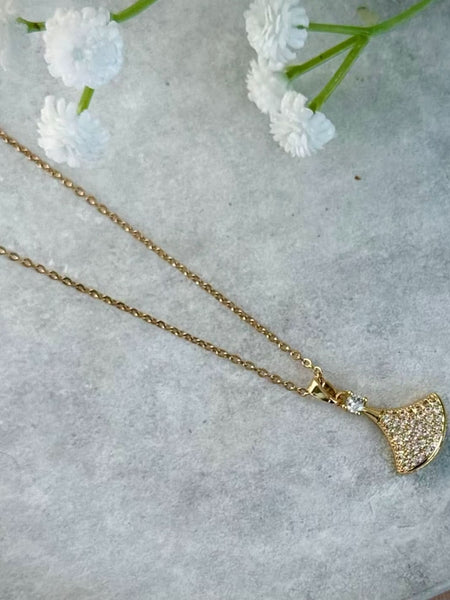 Gold Fan Pendant Necklace – Elegant Polished Finish, Adjustable Chain, Dainty Stone Detailing