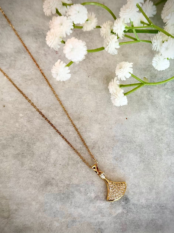 Gold Fan Pendant Necklace – Elegant Polished Finish, Adjustable Chain, Dainty Stone Detailing