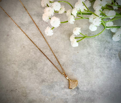 Gold Fan Pendant Necklace – Elegant Polished Finish, Adjustable Chain, Dainty Stone Detailing