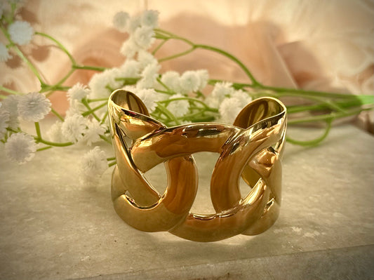 Gold Interlocking Cuff Bracelet – Bold Chunky Open Design