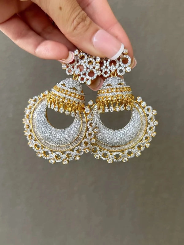 Classic jewelry piece